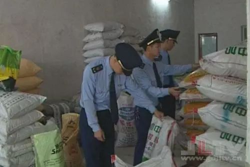 化肥市場驚現“變形記” 一人分飾多角，296萬元假肥流向13省